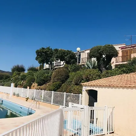Les Emeraudes Apartment *